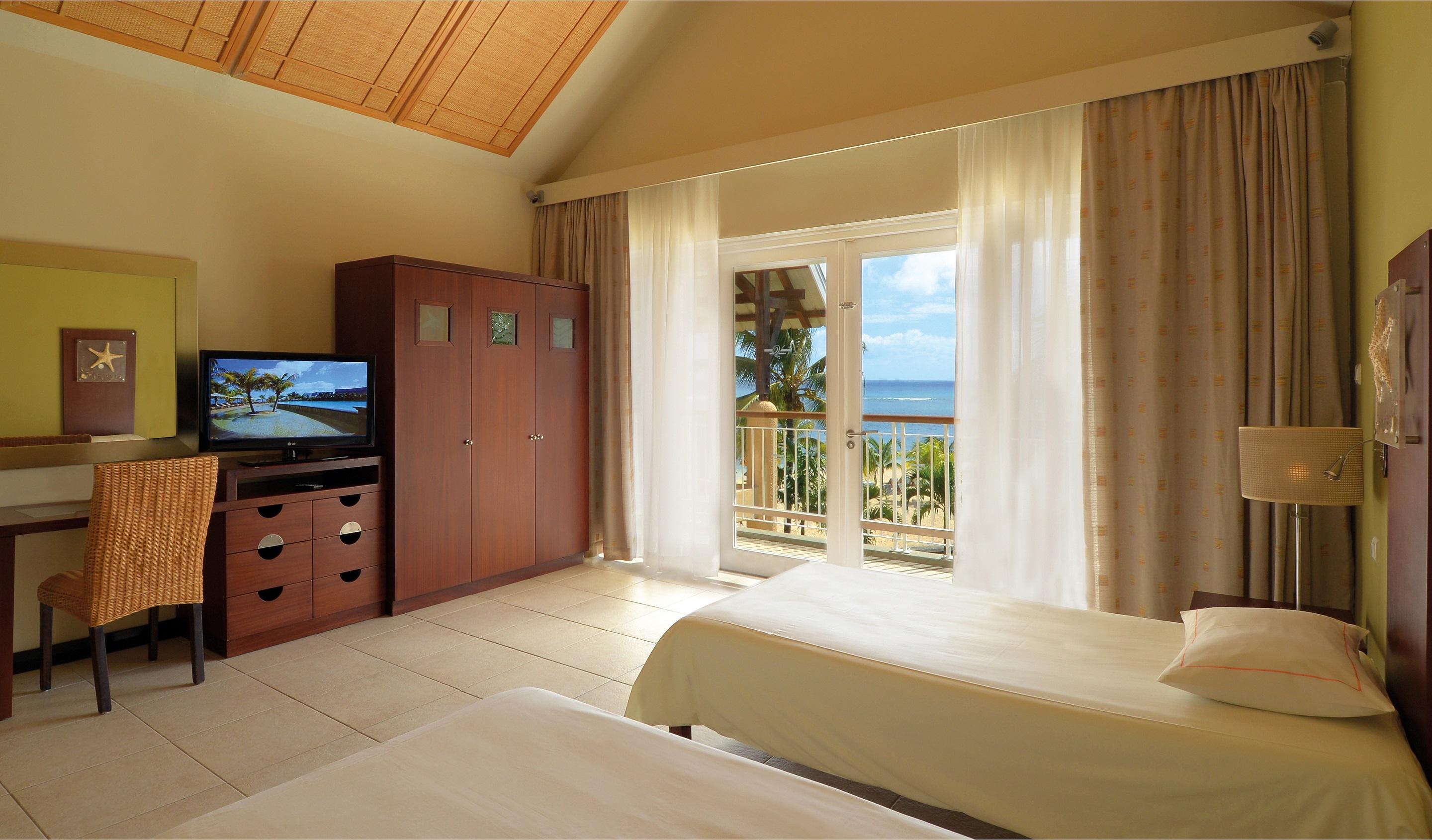 Victoria Beachcomber & Pointe aux Piments