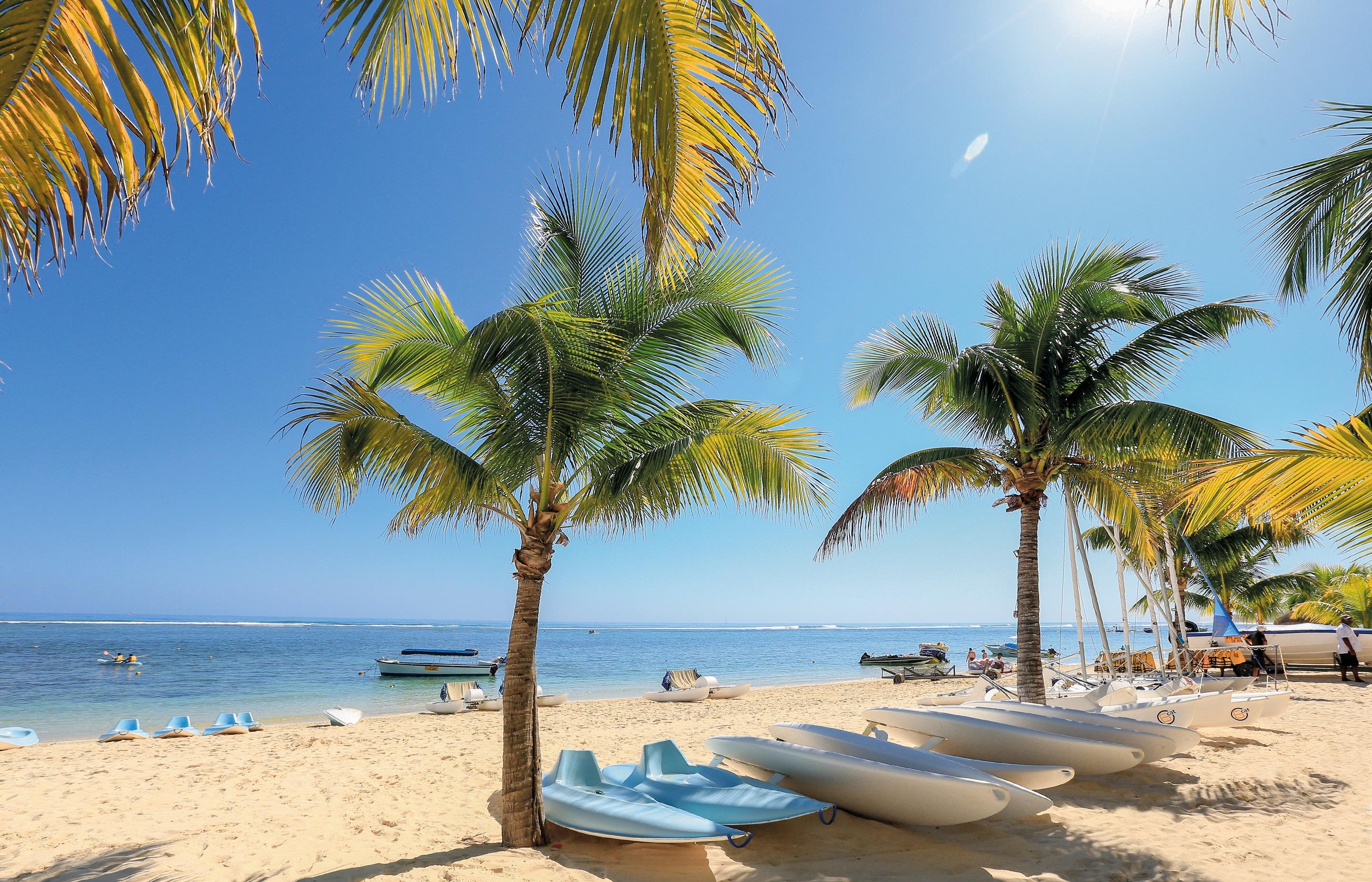 Victoria Beachcomber & 4* Pointe aux Piments