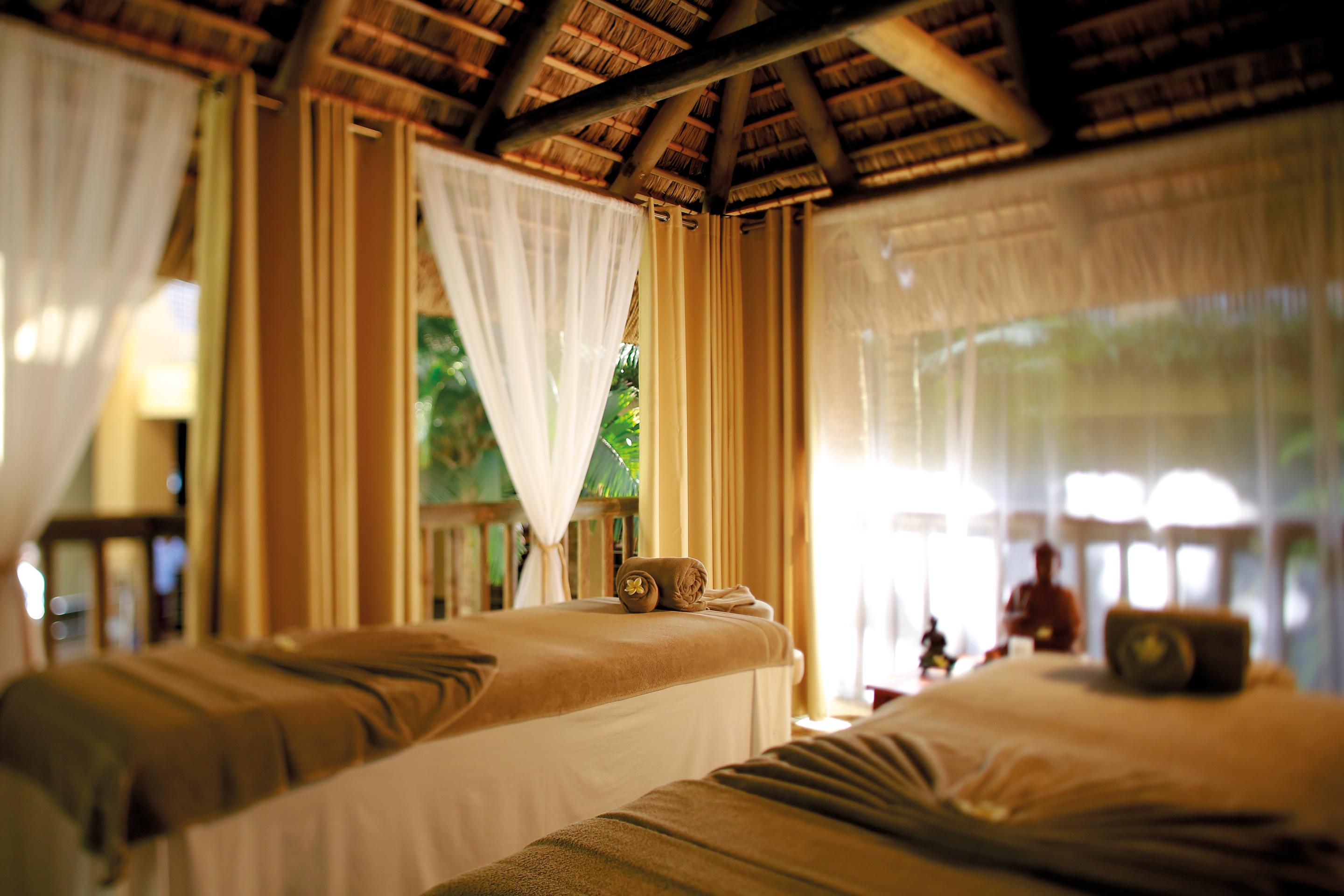 Hotel Victoria Beachcomber & Pointe aux Piments