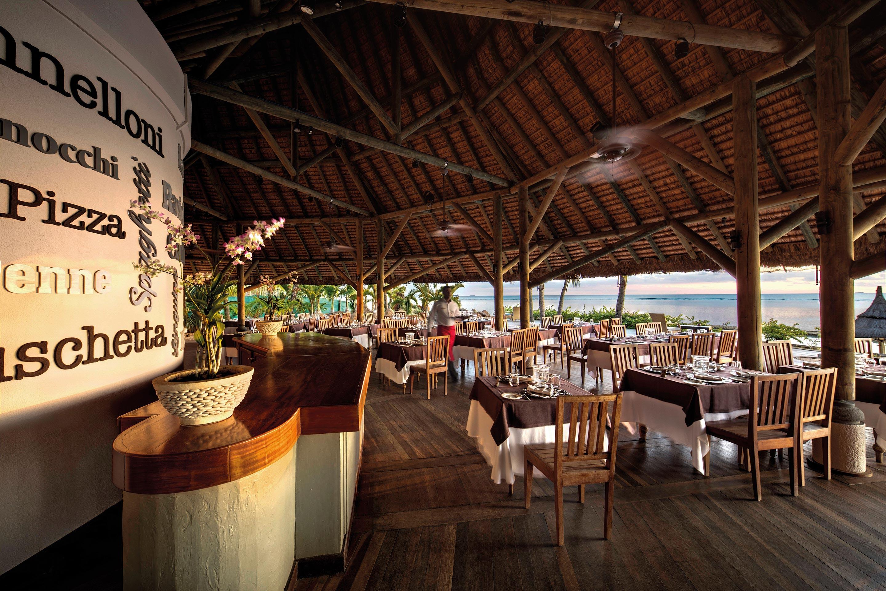 Hotel Victoria Beachcomber & Pointe aux Piments